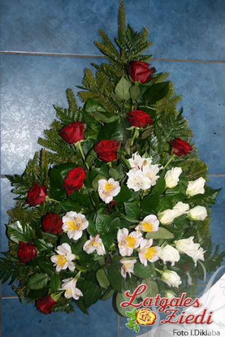 Траурные букеты - штраусы 004